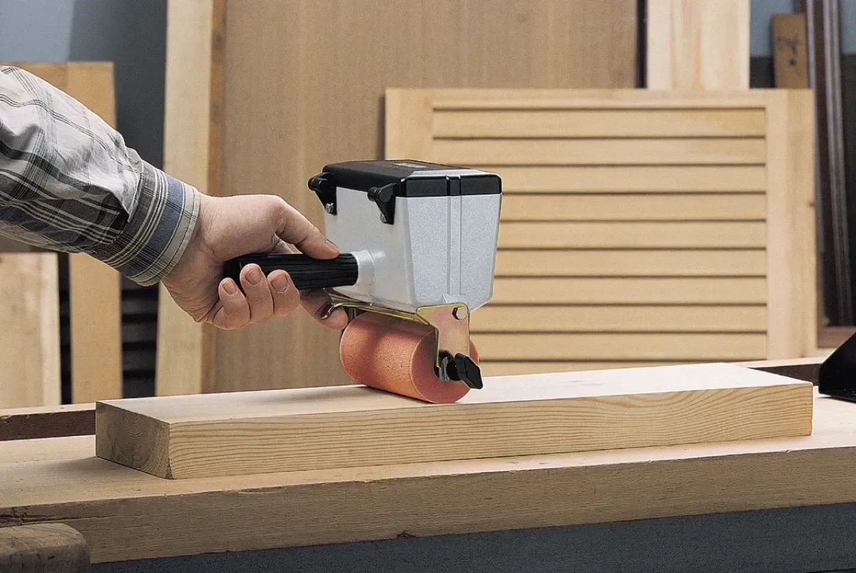 Handheld Gluer With Upper Roller